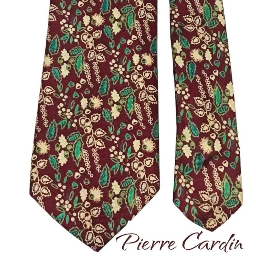 Vtg PIERRE CARDIN 100% Silk Burgundy Green Berries Leaf Holiday Neck Tie NEW